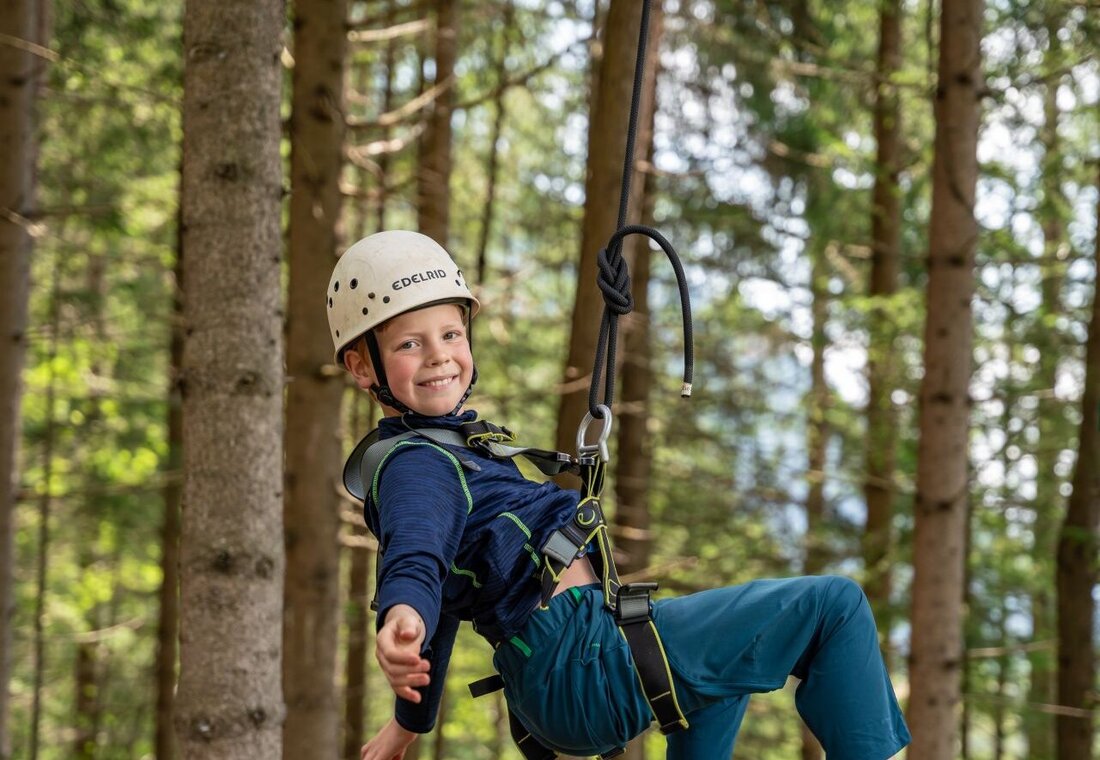 Junge am Flying Fox