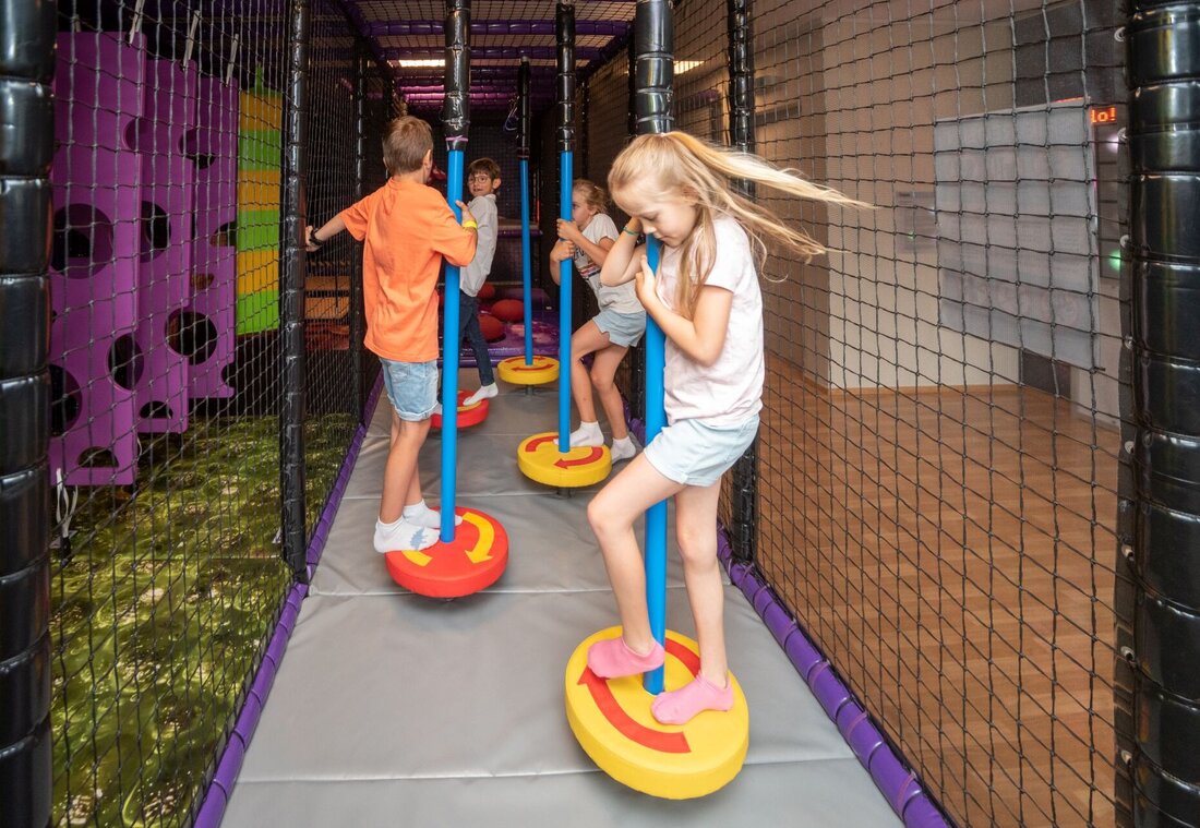 Kinder im Ninja Parkour